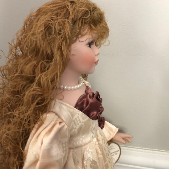 Timeless treasures Porcelain vintage doll. With tag. 18-20". - Picture 2 of 8